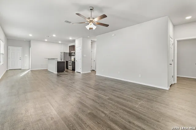 14631 STIRRUP TRCE Elmendorf, TX 78112