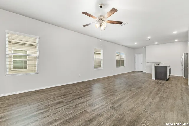 14631 STIRRUP TRCE Elmendorf, TX 78112