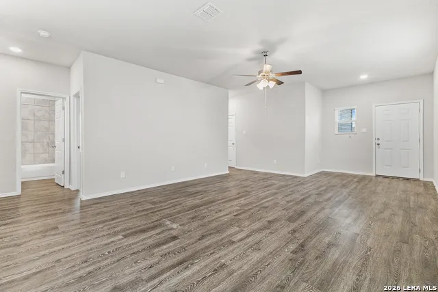 14631 STIRRUP TRCE Elmendorf, TX 78112