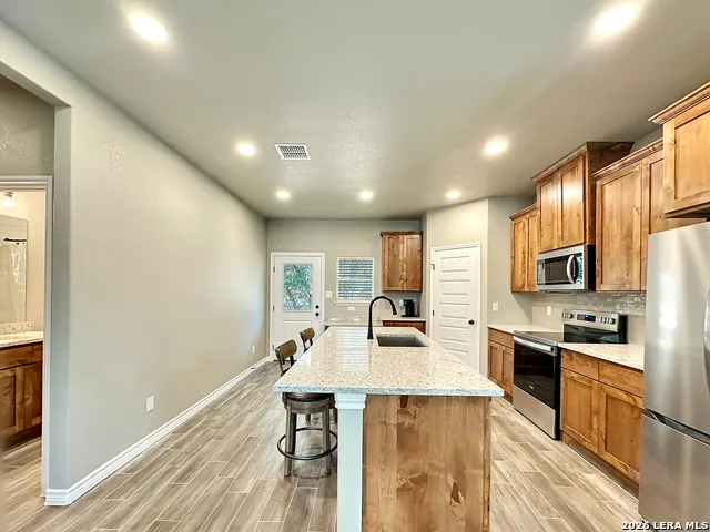 197 SPRING MOUNTAIN DR Canyon Lake, TX 78133