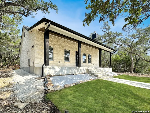 197 SPRING MOUNTAIN DR Canyon Lake, TX 78133
