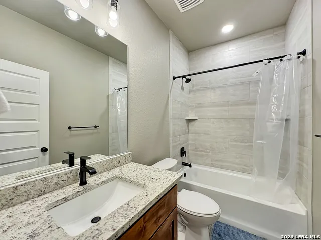 197 SPRING MOUNTAIN DR Canyon Lake, TX 78133