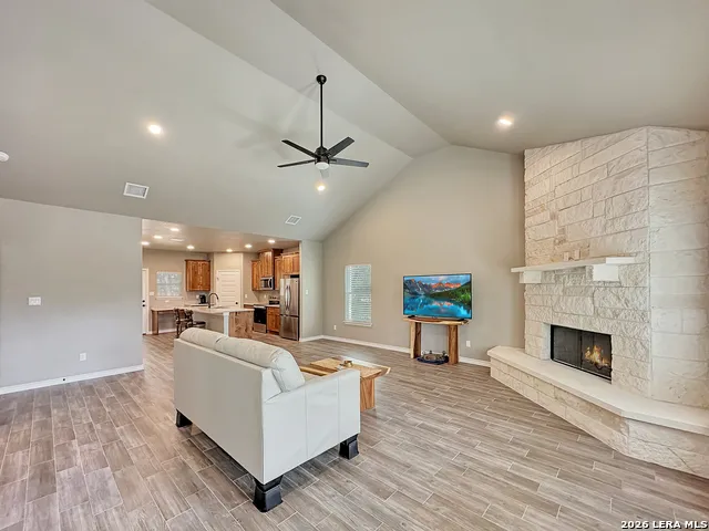197 SPRING MOUNTAIN DR Canyon Lake, TX 78133