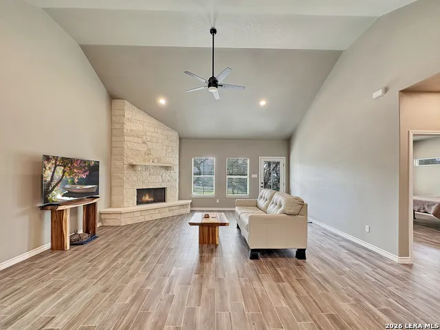 197 SPRING MOUNTAIN DR Canyon Lake, TX 78133