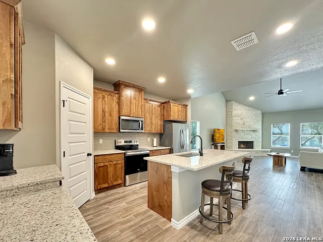 197 SPRING MOUNTAIN DR Canyon Lake, TX 78133