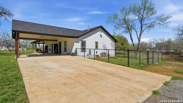 1130 Church Seguin, TX 78155