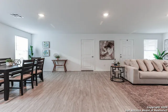5935 Texas Seguin, TX 78155