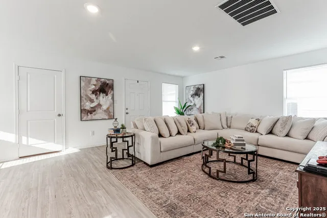 5935 Texas Seguin, TX 78155