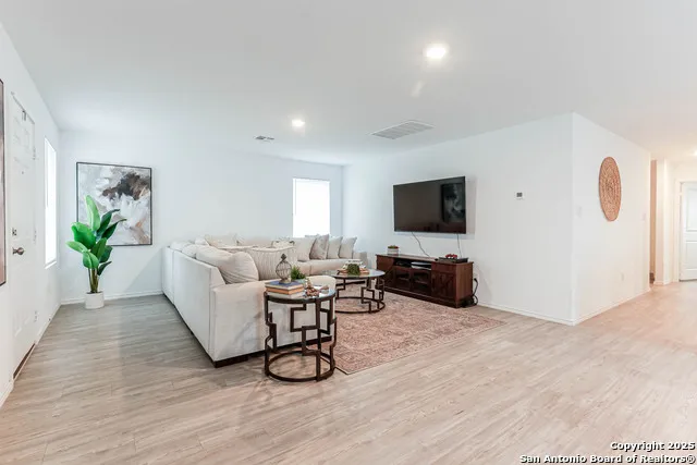 5935 Texas Seguin, TX 78155