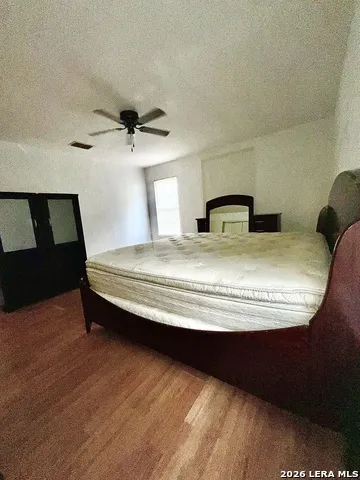 1106 E HUTCHINSON ST Beeville, TX 78102