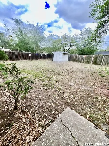 1106 E HUTCHINSON ST Beeville, TX 78102
