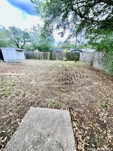 1106 E HUTCHINSON ST Beeville, TX 78102