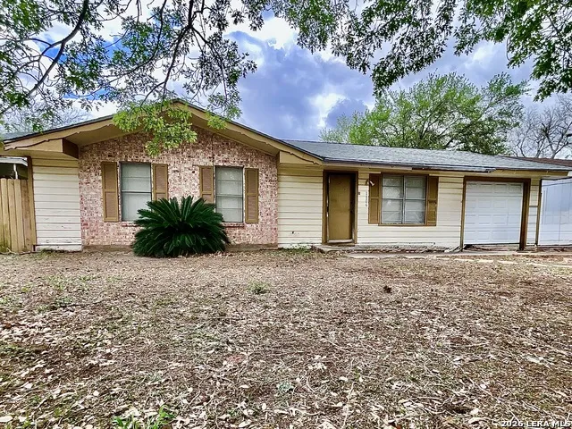 1106 E HUTCHINSON ST Beeville, TX 78102