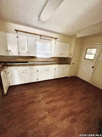 1106 E HUTCHINSON ST Beeville, TX 78102