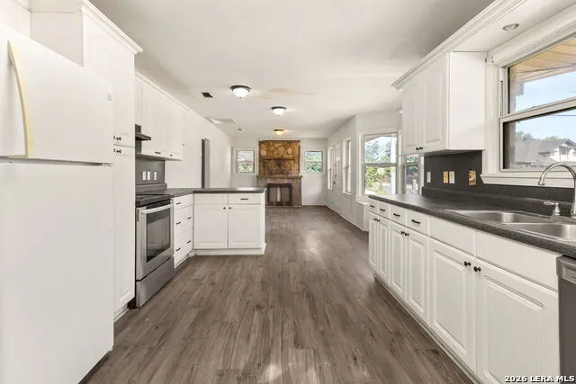 401 E WEINERT ST Seguin, TX 78155