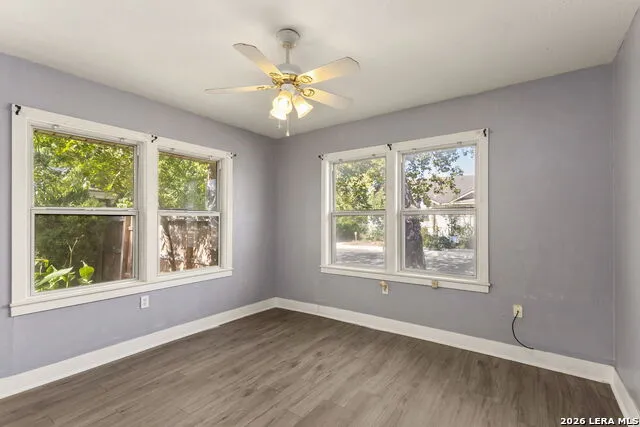 401 E WEINERT ST Seguin, TX 78155