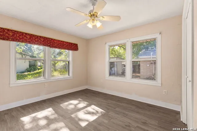 401 E WEINERT ST Seguin, TX 78155
