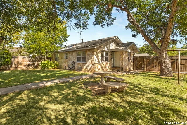 401 E WEINERT ST Seguin, TX 78155