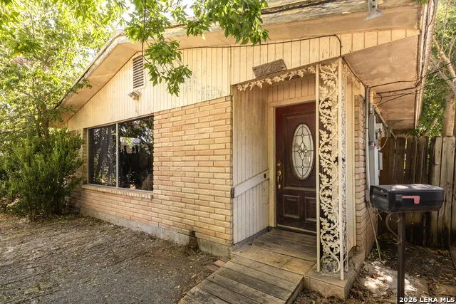 401 E WEINERT ST Seguin, TX 78155