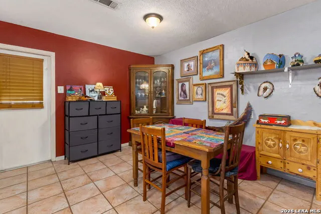401 E WEINERT ST Seguin, TX 78155