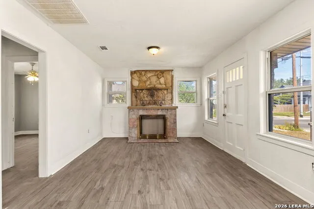 401 E WEINERT ST Seguin, TX 78155