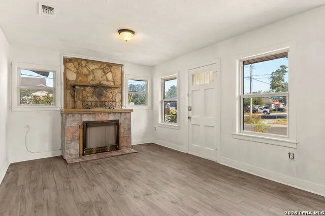 401 E WEINERT ST Seguin, TX 78155