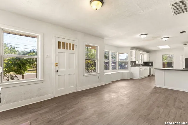 401 E WEINERT ST Seguin, TX 78155