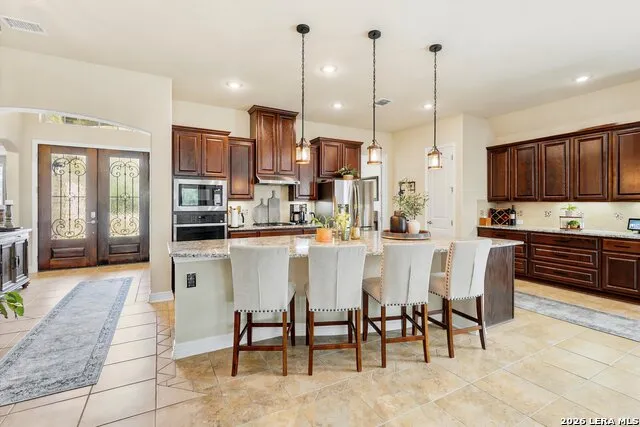 333 Cascade Trl Castroville, TX 78009