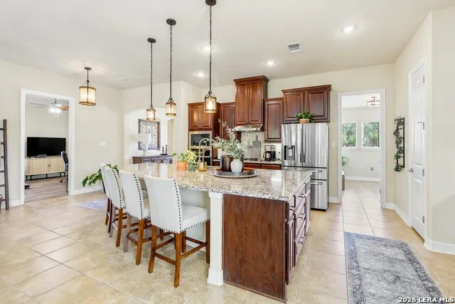 333 Cascade Trl Castroville, TX 78009