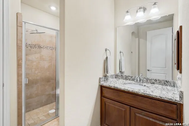 333 Cascade Trl Castroville, TX 78009