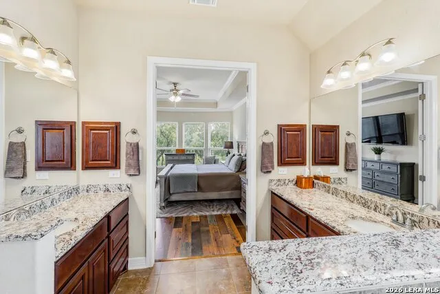 333 Cascade Trl Castroville, TX 78009