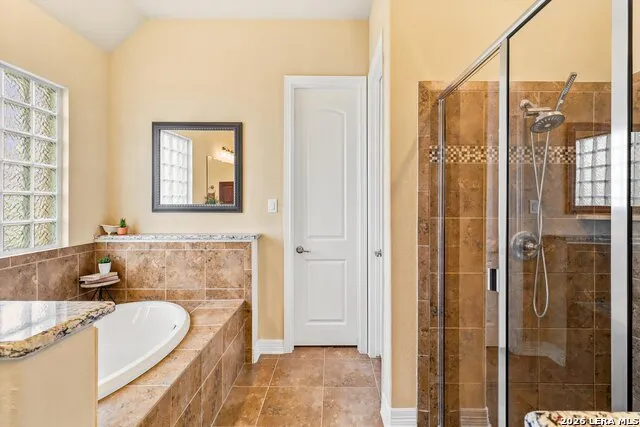 333 Cascade Trl Castroville, TX 78009