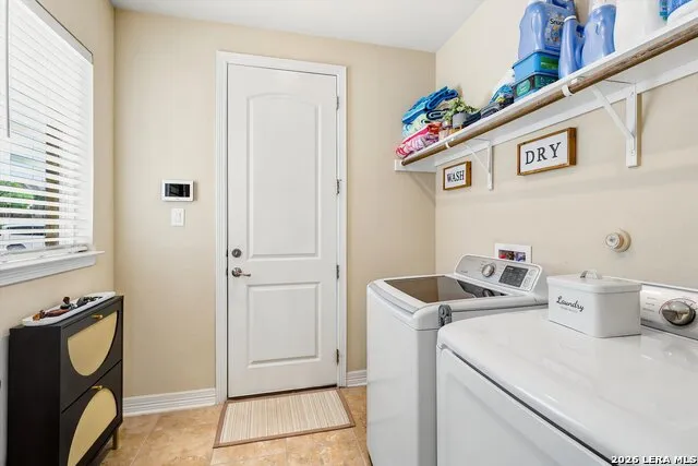 333 Cascade Trl Castroville, TX 78009