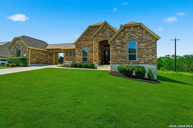 333 Cascade Trl Castroville, TX 78009