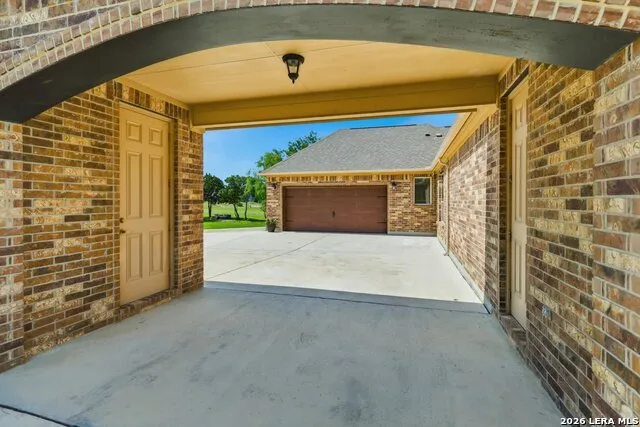 333 Cascade Trl Castroville, TX 78009
