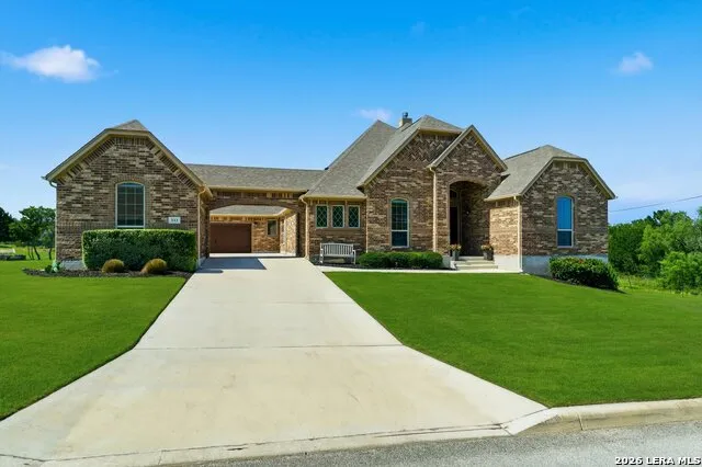 333 Cascade Trl Castroville, TX 78009