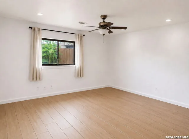 907 REDWAY LN Houston, TX 77062