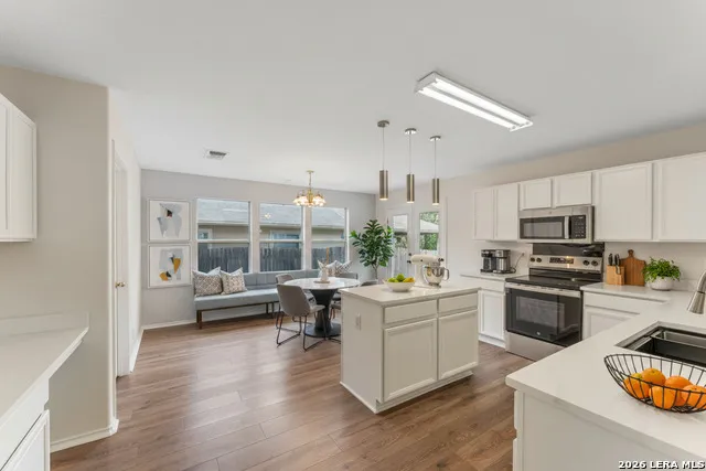 3445 Whisper Blf Schertz, TX 78108