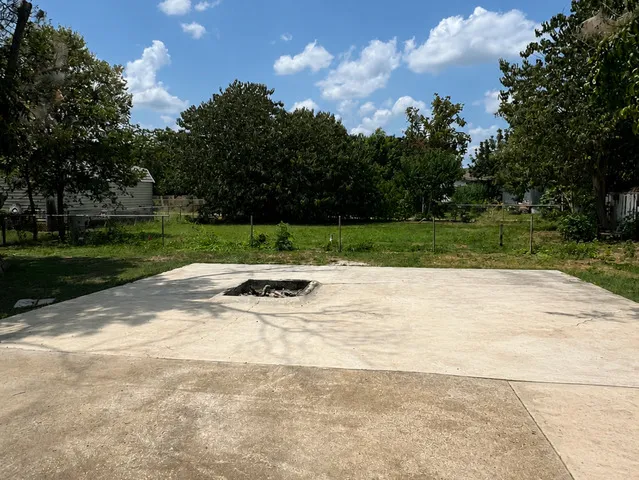 607 CONWAY DR San Marcos, TX 78666