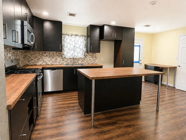 607 CONWAY DR San Marcos, TX 78666