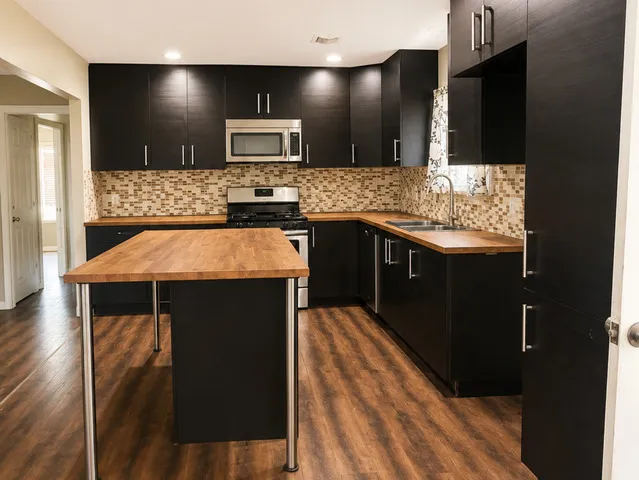607 CONWAY DR San Marcos, TX 78666