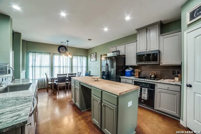 2259 County Road 325 Sabinal, TX 78881