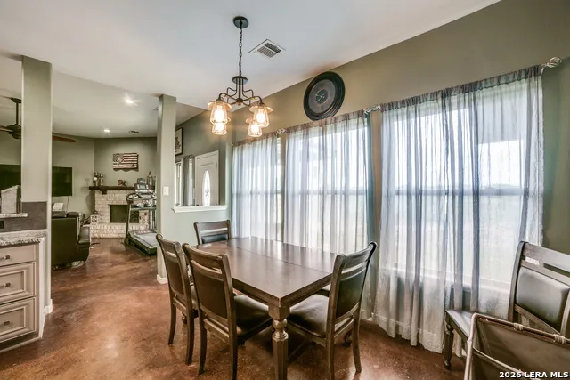 2259 County Road 325 Sabinal, TX 78881
