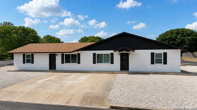 1402 N Adams St Fredericksburg, TX 78624