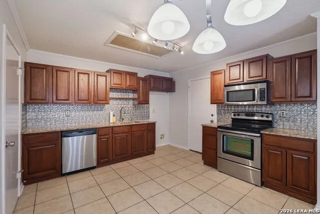 7025 Tourant San Antonio, TX 78240