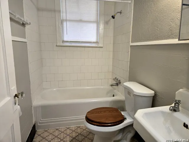 2236 Interstate 35 San Antonio, TX 78208