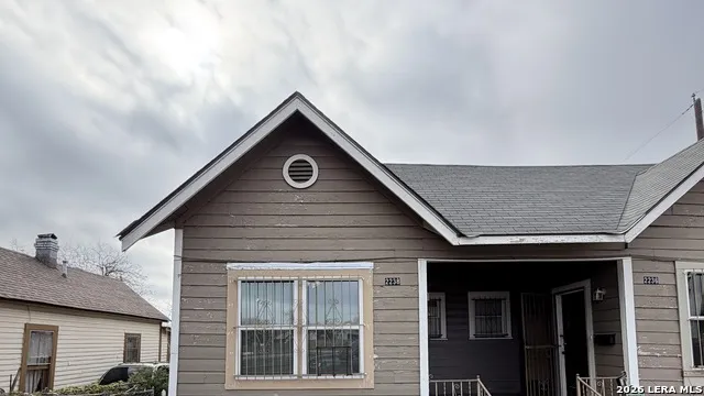 2236 Interstate 35 San Antonio, TX 78208