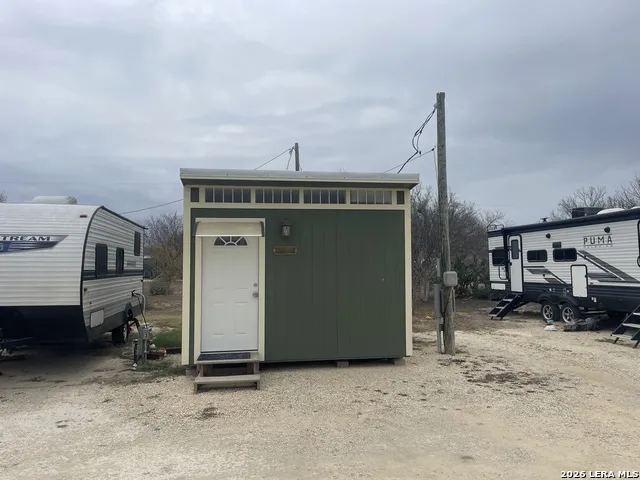 1574 WESTWARD TRL Uvalde, TX 78801