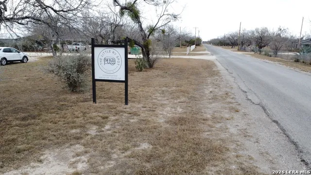 1574 WESTWARD TRL Uvalde, TX 78801
