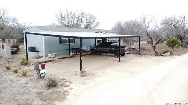 1574 WESTWARD TRL Uvalde, TX 78801